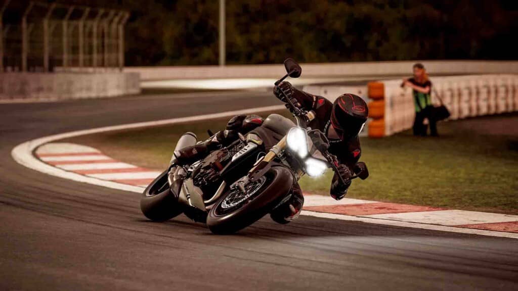 Ride 5: Sức mạnh và tốc độ của mô tô Triumph Ride 5 gameplay xe mô tô Triumph trên đường đua