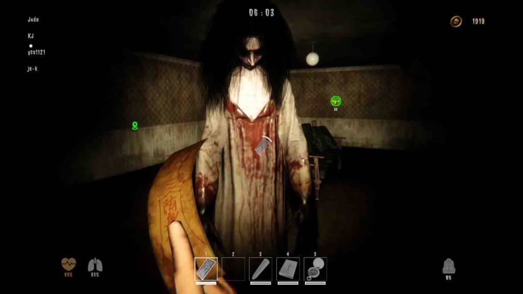 Quái vật em bé đầu to kỳ dị trong một cảnh game Spectral Scream.