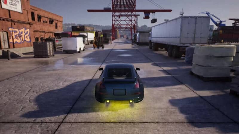 Xe đua độ pô lửa vàng tại khu cảng bốc dỡ hàng Underground Garage