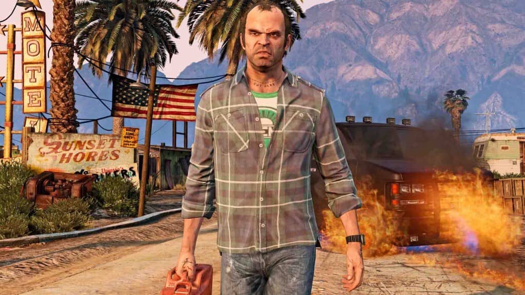 Nhân vật Trevor Philips cầm bình xăng đi bộ với chiếc xe đang cháy trong GTA V Enhanced