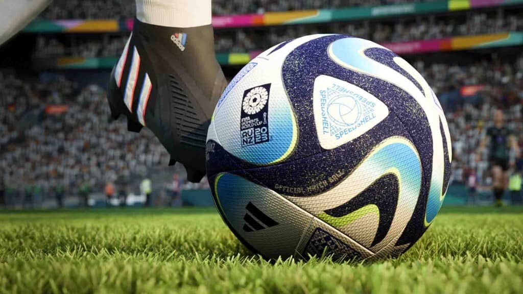 Cận cảnh đồ họa chất lượng cao của bóng và giày trong FIFA 23 Gameplay FIFA 23: Cận cảnh bóng SpeedShell và giày Adidas trên sân cỏ