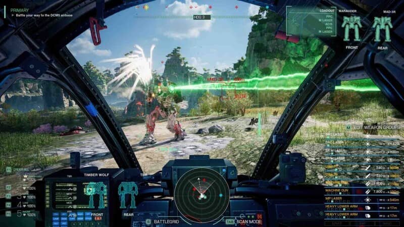 Trải nghiệm cảm giác chiến đấu từ góc nhìn thứ nhất trong MechWarrior 5: Clans. : MechWarrior 5 Clans gameplay, robot chiến đấu bắn tia laser xanh vào kẻ thù trong một khu rừng rậm, góc nhìn từ buồng lái.