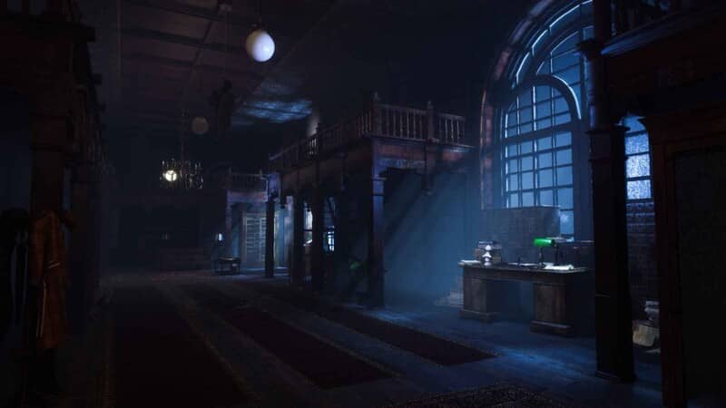 Death Relives gameplay: Hành lang dinh thự cổ kính và u ám với ánh trăng le lói, tạo không khí kinh dị đầy ám ảnh.