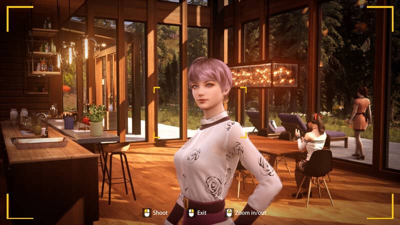 Không gian sống trong Together BnB Ảnh gameplay Together BnB, một cô gái tóc ngắn màu hồng đang đứng trong căn bếp hiện đại, với nhiều đồ nội thất gỗ và ánh sáng tự nhiên từ cửa sổ.