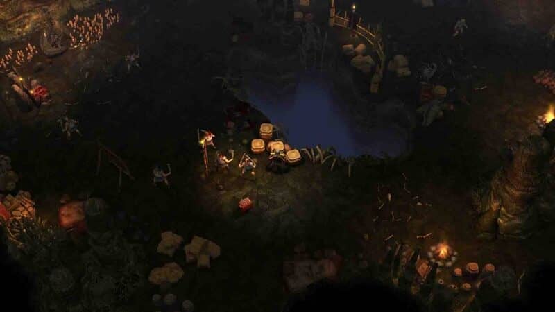 Cảnh chiến đấu trong Titan Quest Anniversary Edition tại vùng đầm lầy u ám, nhân vật đối đầu quái vật vào ban đêm với ánh sáng mờ ảo tạo cảm giác huyền bí