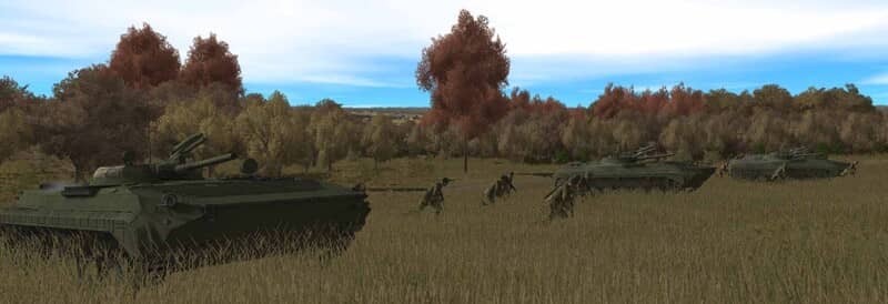 Tác chiến phối hợp giữa bộ binh và xe tăng trong Combat Mission Cold War. Combat Mission Cold War, các binh sĩ bộ binh di chuyển bên cạnh xe tăng trong một khu rừng.