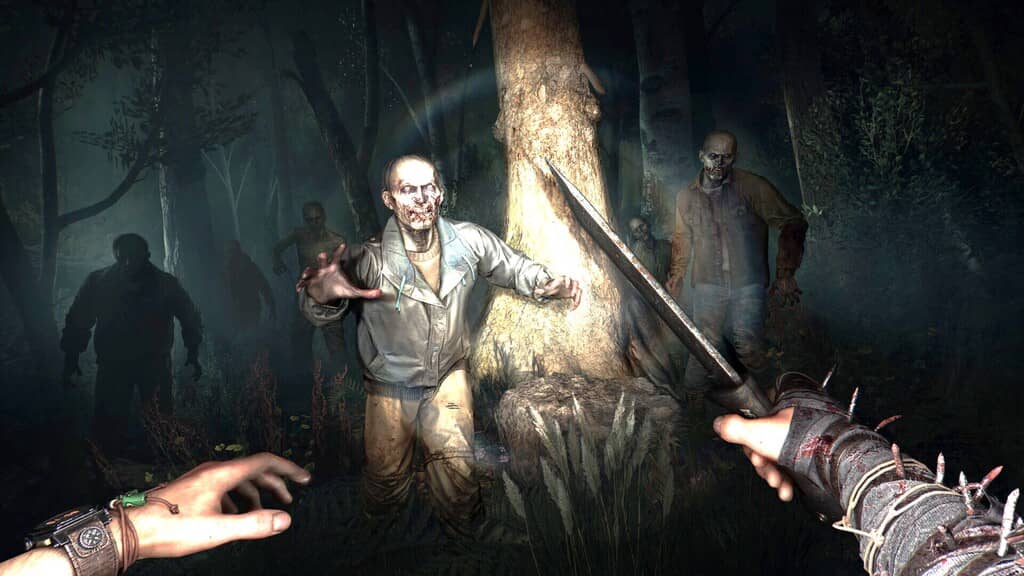 Đối đầu với thây ma trong Dying Light The Beast: Bạn đã sẵn sàng chưa? Dying Light The Beast gameplay: người chơi cầm dao chiến đấu với xác sống trong rừng.