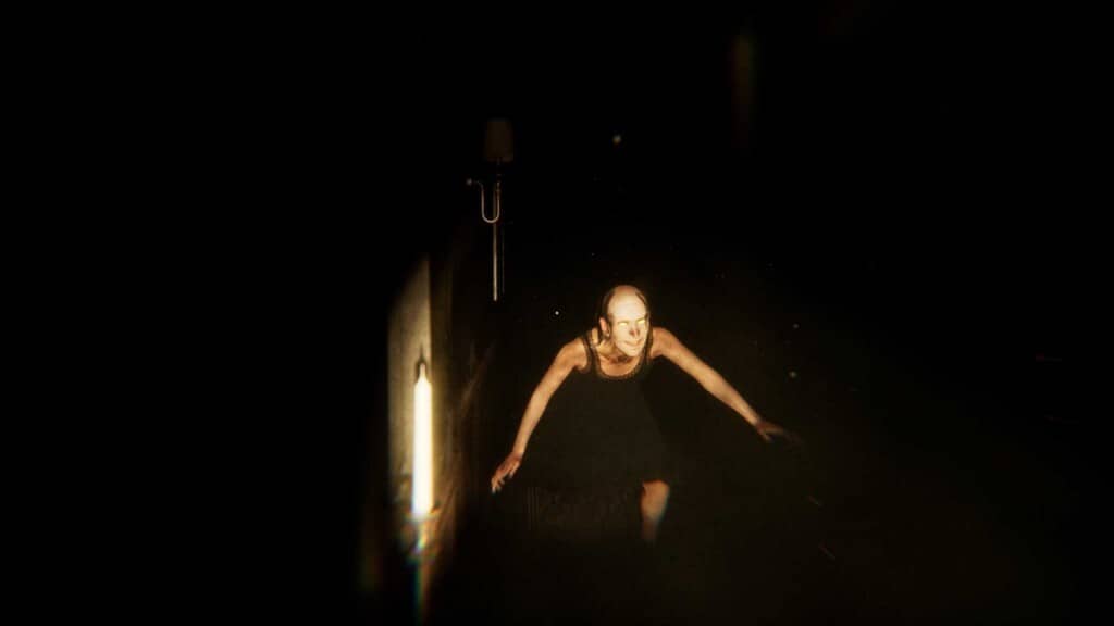 Jumpscare cực mạnh! Đối mặt với thực thể đáng sợ nhất trong Its Johns House. Its Johns House: Cảnh jumpscare, một kẻ thù/quái vật đầu trọc, mặt quỷ dữ xuất hiện đột ngột trong bóng tối.