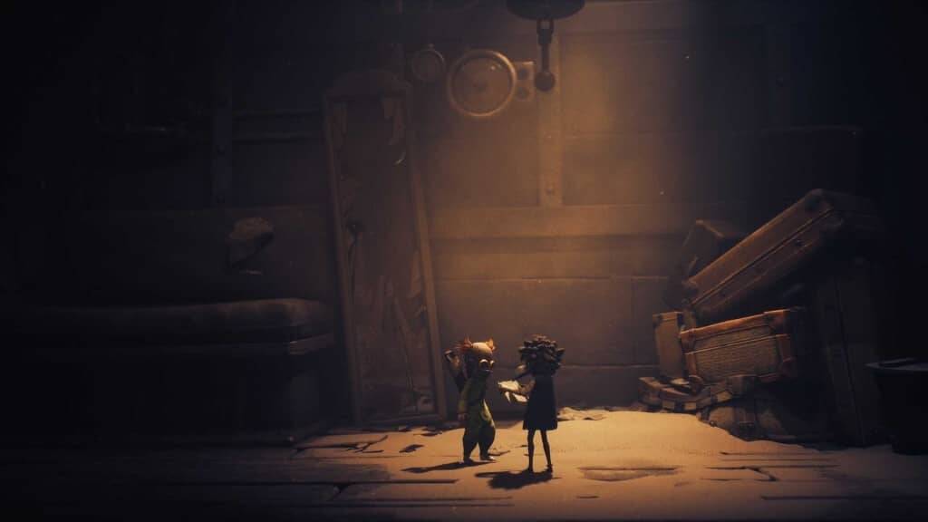 Little Nightmares 3 gameplay Low và Alone khám phá căn phòng tối, giải đố.