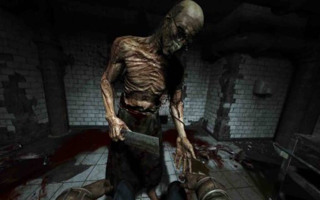 Outlast: Đối mặt với Trager/kẻ biến dạng cầm dao Outlast kẻ thù đáng sợ cầm dao lớn, máu me trong phòng thí nghiệm