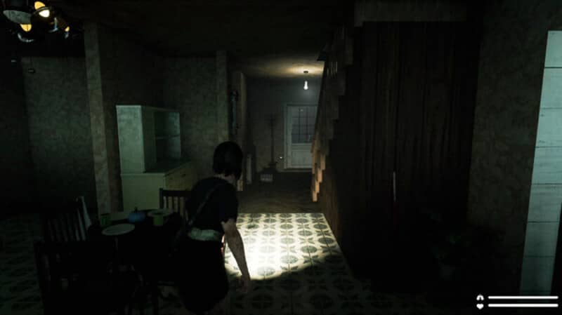 Sofie The Echoes gameplay nhân vật chính cầm đèn pin khám phá hành lang cũ kỹ