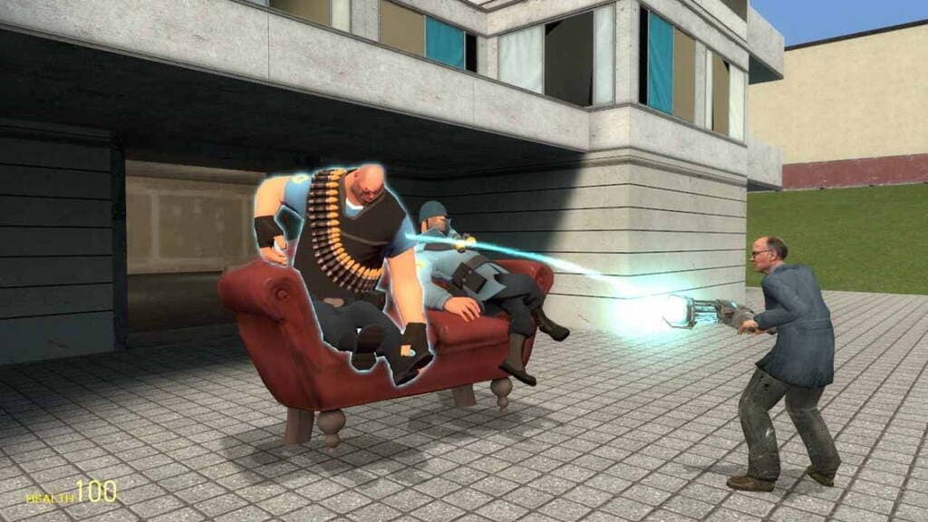 Heavy Team Fortress 2 trên ghế sofa bị bắn trong Garry's Mod
