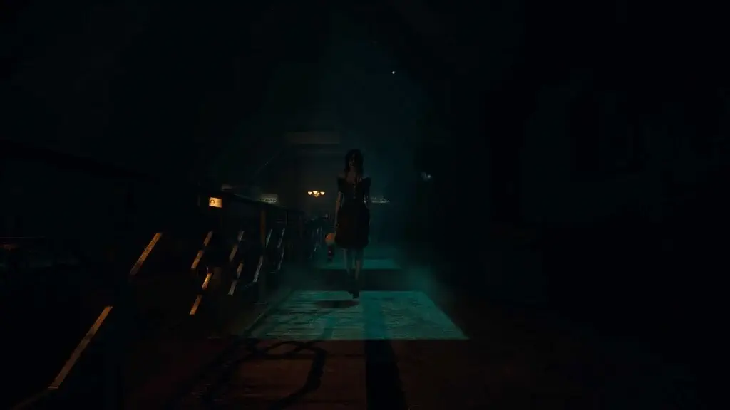 damned 2 nhan vat nu di chuyen trong hanh lang u toi