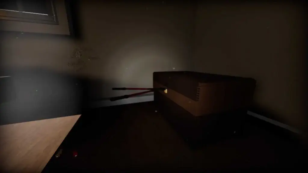 Sử dụng kìm cộng lực cắt khóa hòm gỗ tìm vật phẩm trong game Psycho