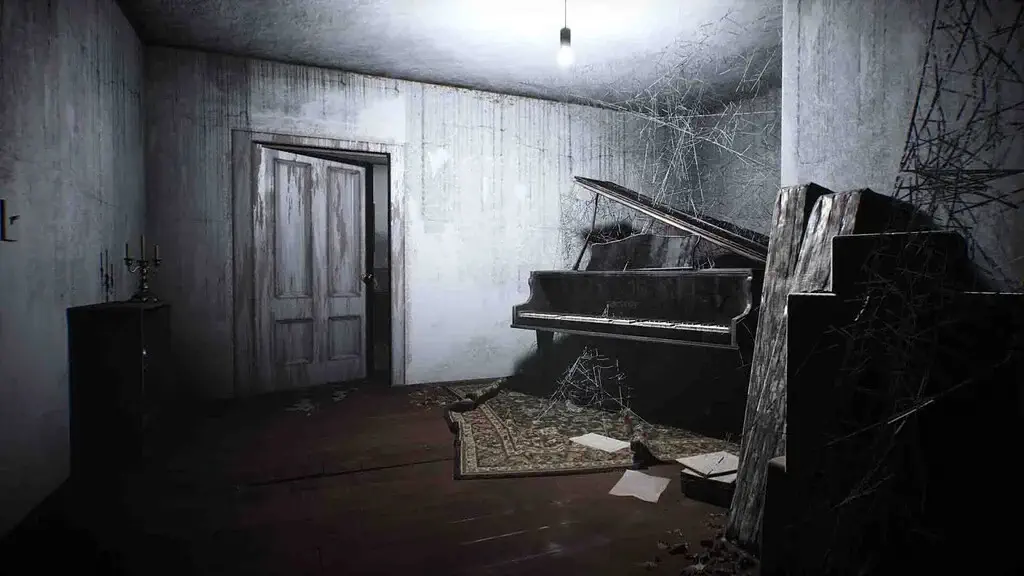Căn phòng đổ nát có đàn piano và tơ nhện trong game The Empty Eyes