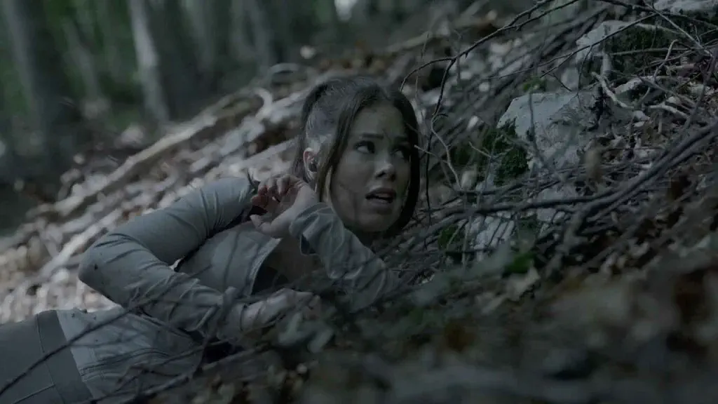 nhan vat nu tron trong rung game kinh di the run gameplay pc