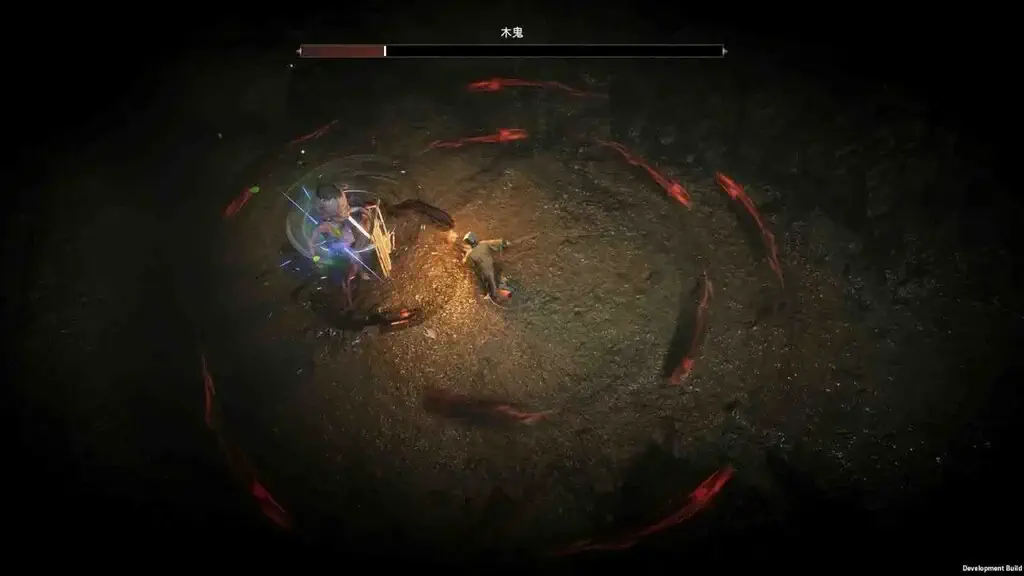 Nhân vật trong HexBreaker II đang tung kỹ năng chiến đấu tầm gần chống lại Boss Mộc Quỷ (木鬼) giữa vòng vây hiệu ứng kỹ năng đỏ rực trong hầm ngục tối. Game nhập vai hành động ARPG phong cách trừ tà.