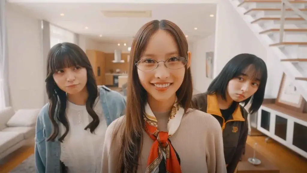 Hệ thống biểu cảm nhân vật chi tiết trong Roommates Romance and Ringing Hearts khi người chơi thực hiện các lựa chọn đối thoại quan trọng ảnh hưởng đến chỉ số tình cảm.