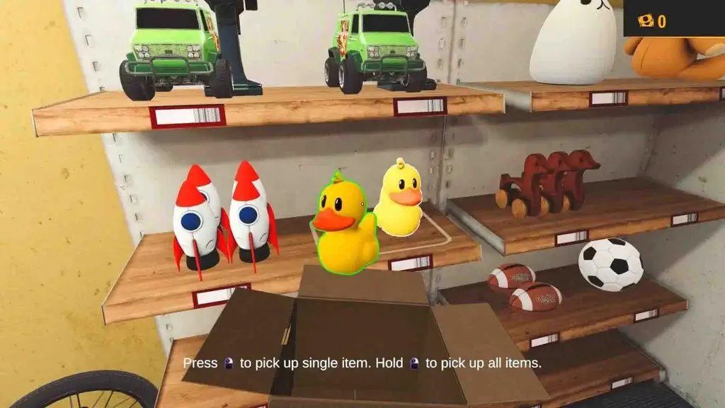 Người chơi đang thao tác chọn và đóng gói các món đồ chơi vào hộp để chuẩn bị đem bán tại cửa hàng trong game Salvage Shop Simulator.