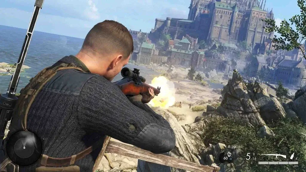 Xạ thủ ngắm bắn tầm xa từ vách đá hướng về phía lâu đài trong Sniper Elite 5.
